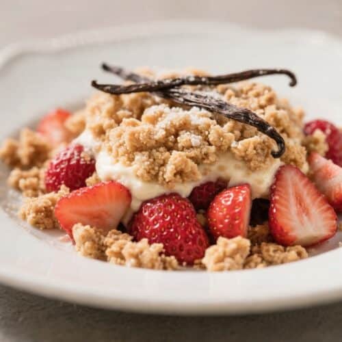 Strawberry Crumble With Vanilla